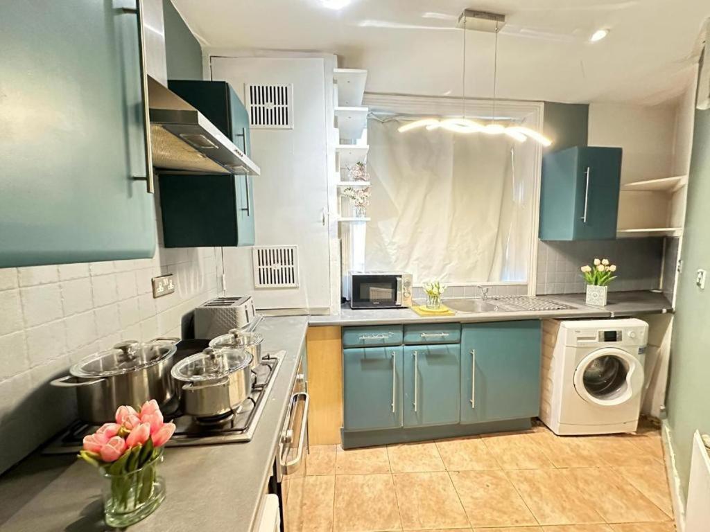 Comfortable Family Near Eye Apartment *