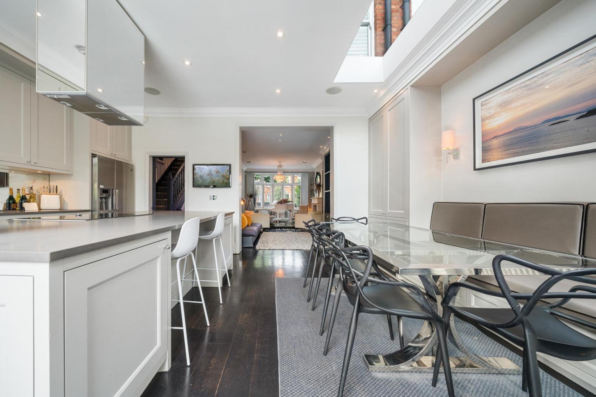 Lejlighed Elegant 4-br House With Garden *