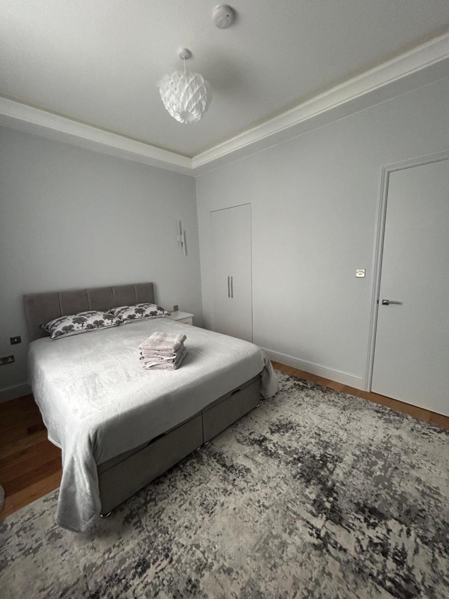 Stylish One Bed Flat In Paddington Pool And Gym Next Door Free Secure Underground Parking Nearby Londres