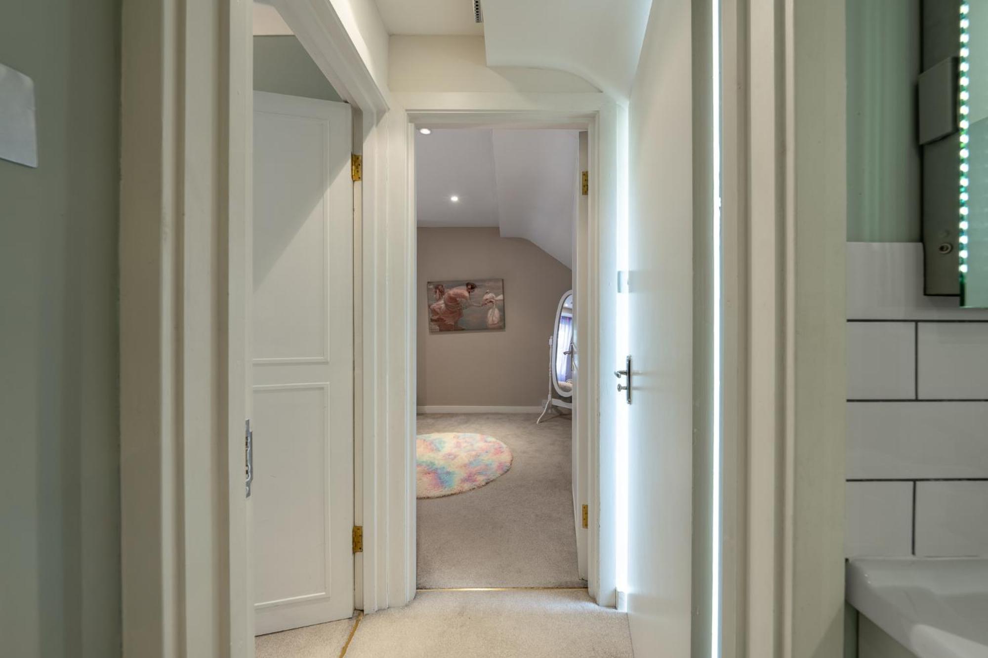 Huge 200sqm Luxury 3-bedroom Mews Leilighet