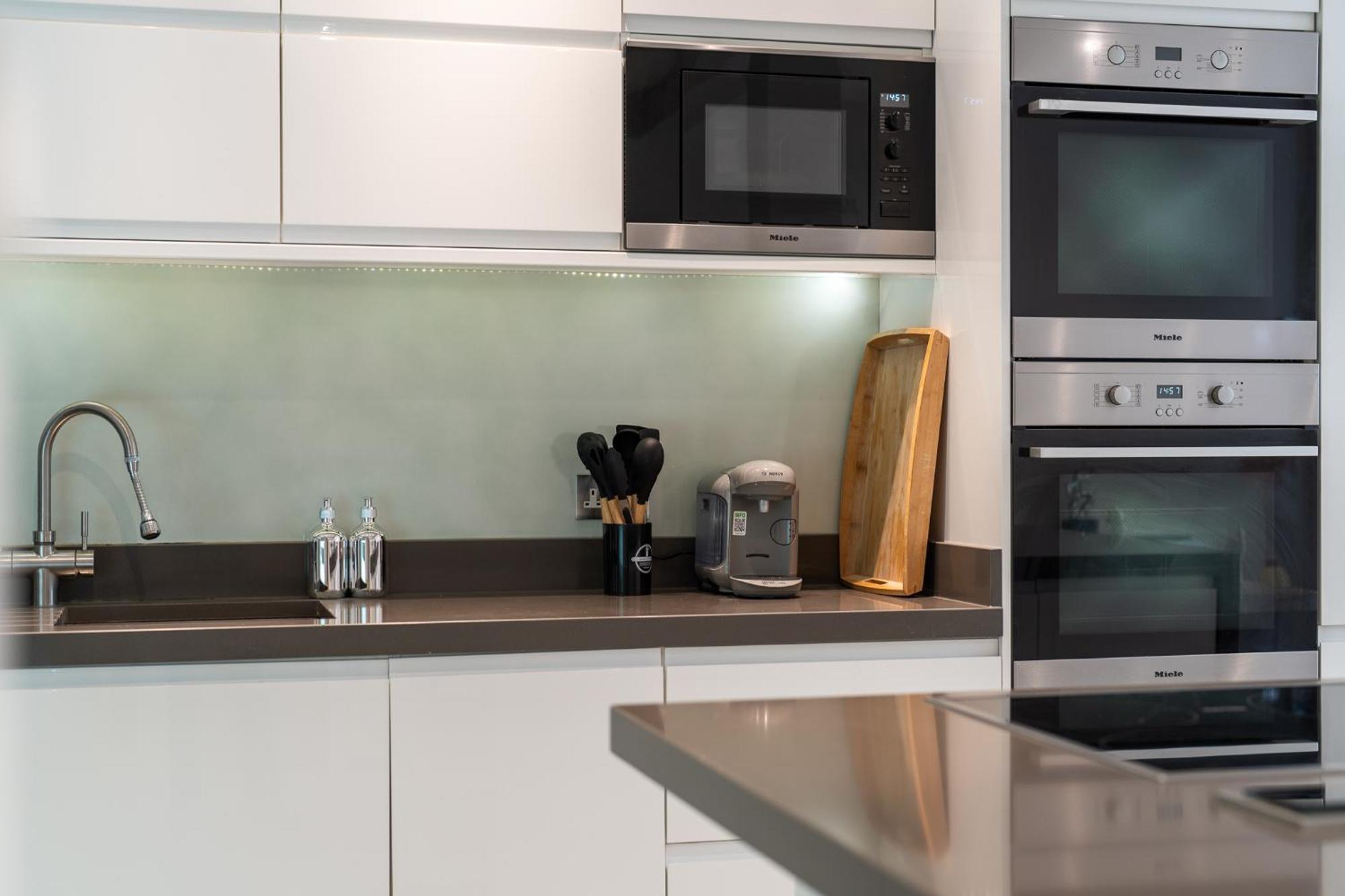Huge 200sqm Luxury 3-bedroom Mews Leilighet