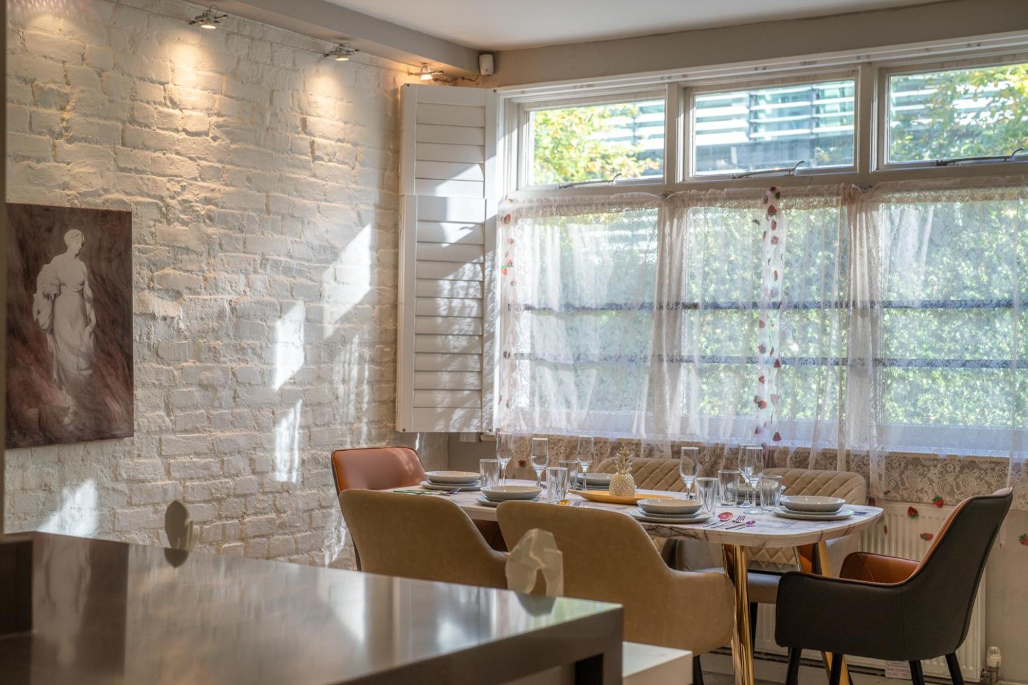 Huge 200sqm Luxury 3-bedroom Mews Leilighet London