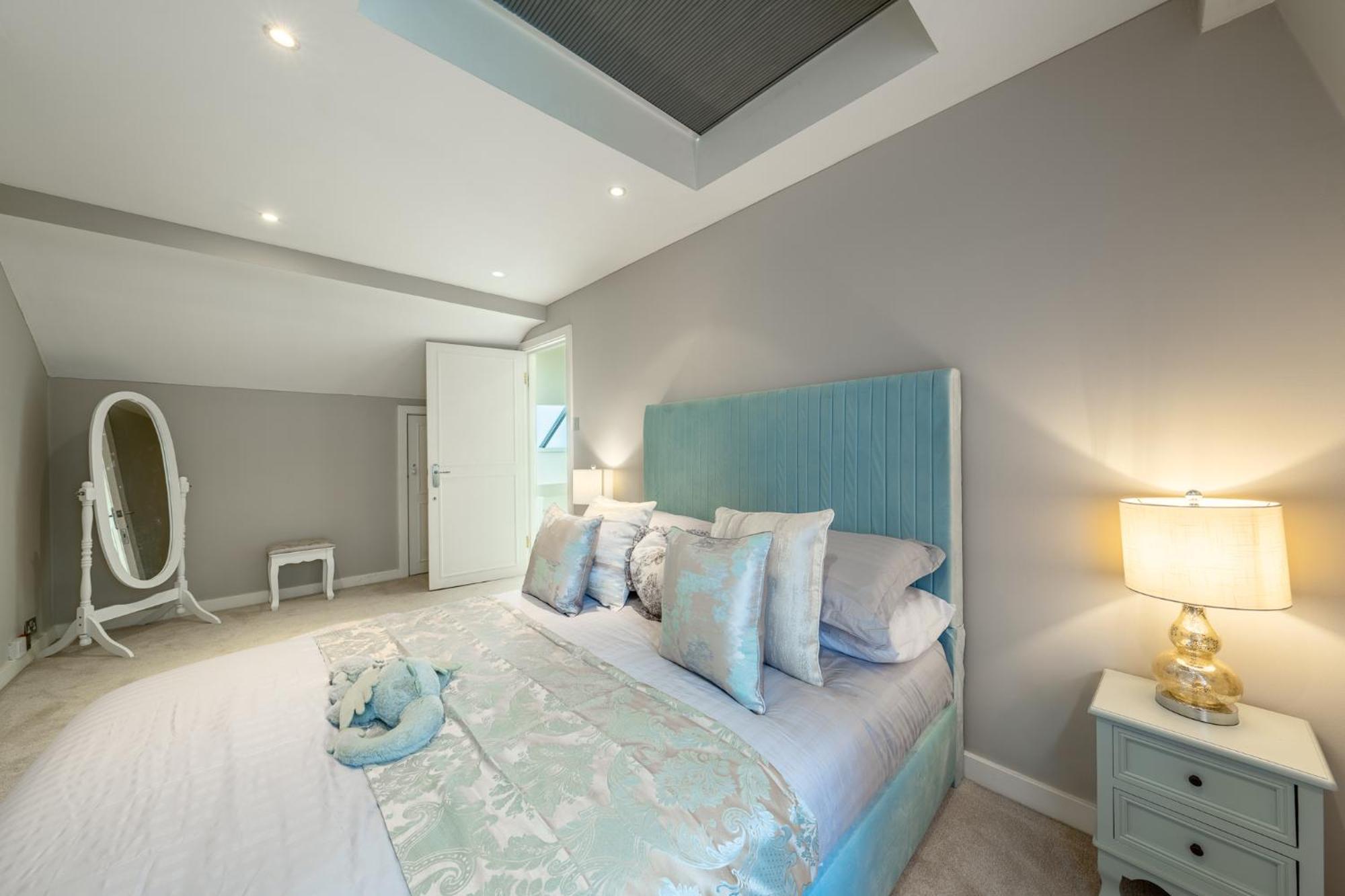 Huge 200sqm Luxury 3-bedroom Mews Leilighet