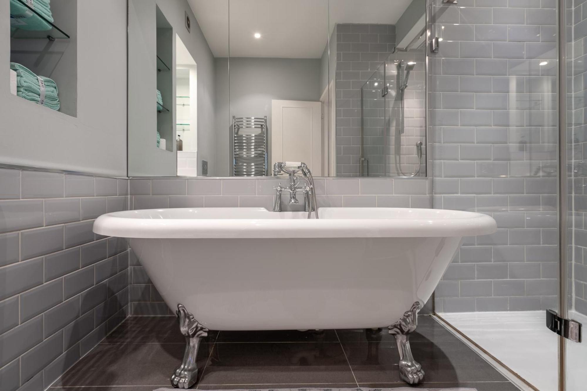 Huge 200sqm Luxury 3-bedroom Mews Leilighet