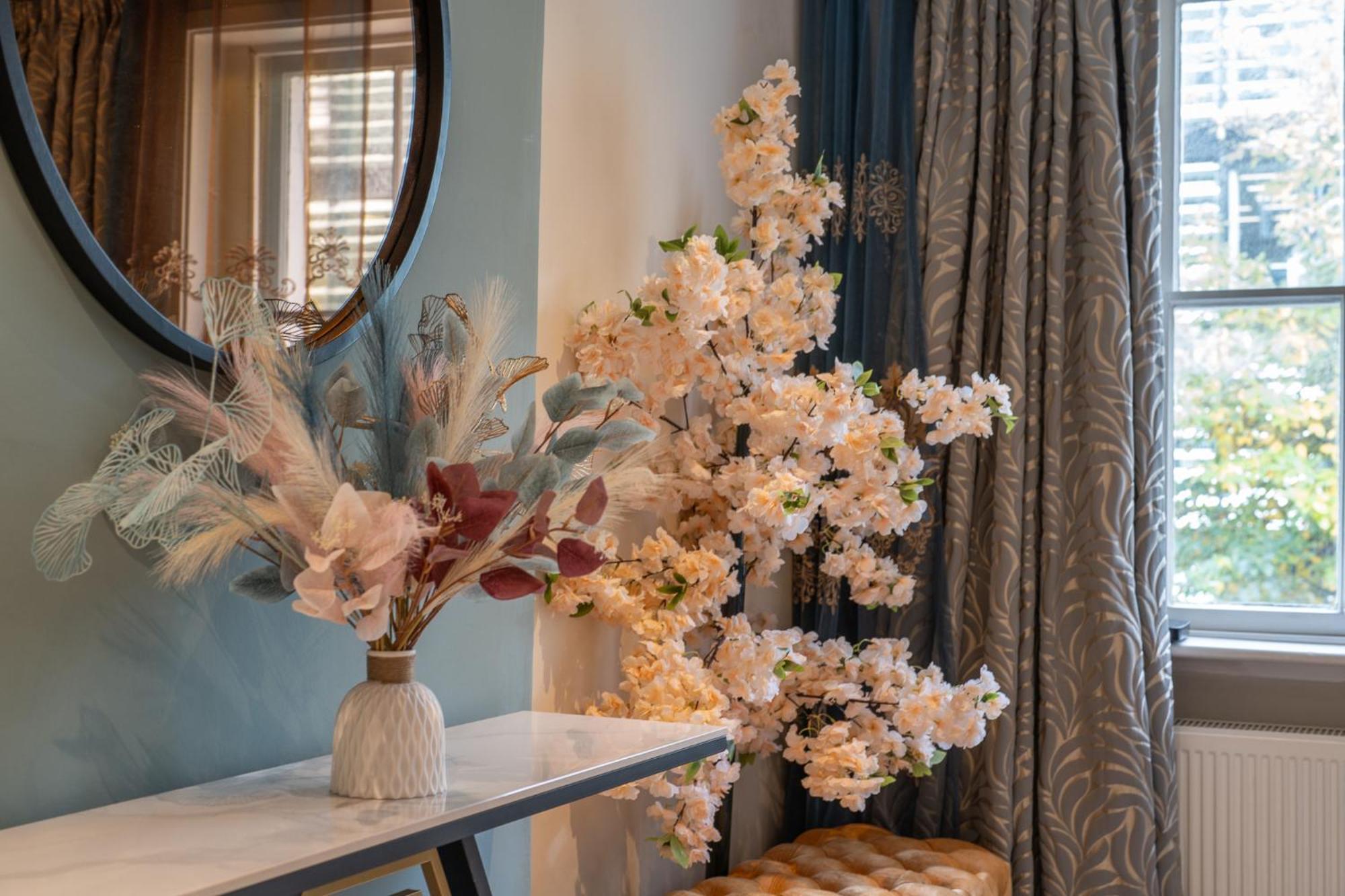 Huge 200sqm Luxury 3-bedroom Mews Leilighet