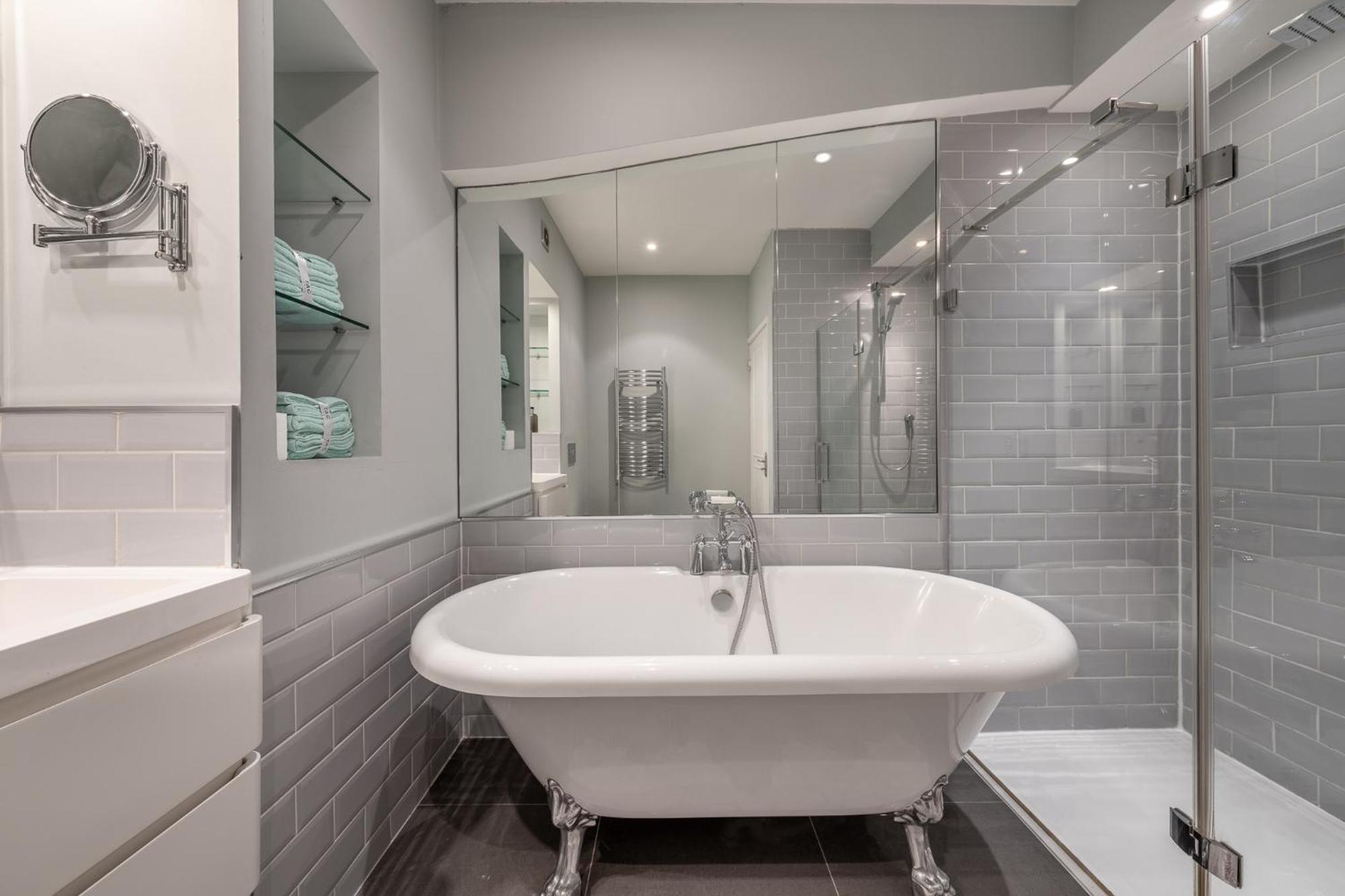 Leilighet Huge 200sqm Luxury 3-bedroom Mews