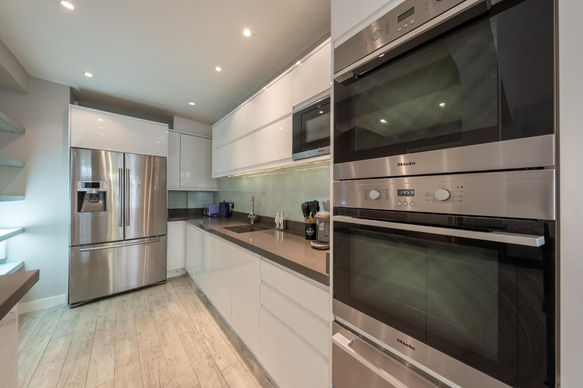 Huge 200sqm Luxury 3-bedroom Mews Leilighet *