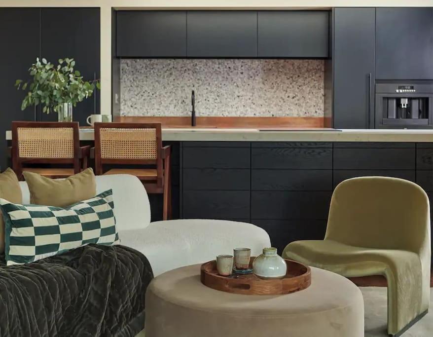 Stunning Shoreditch Penthouse Apartment *