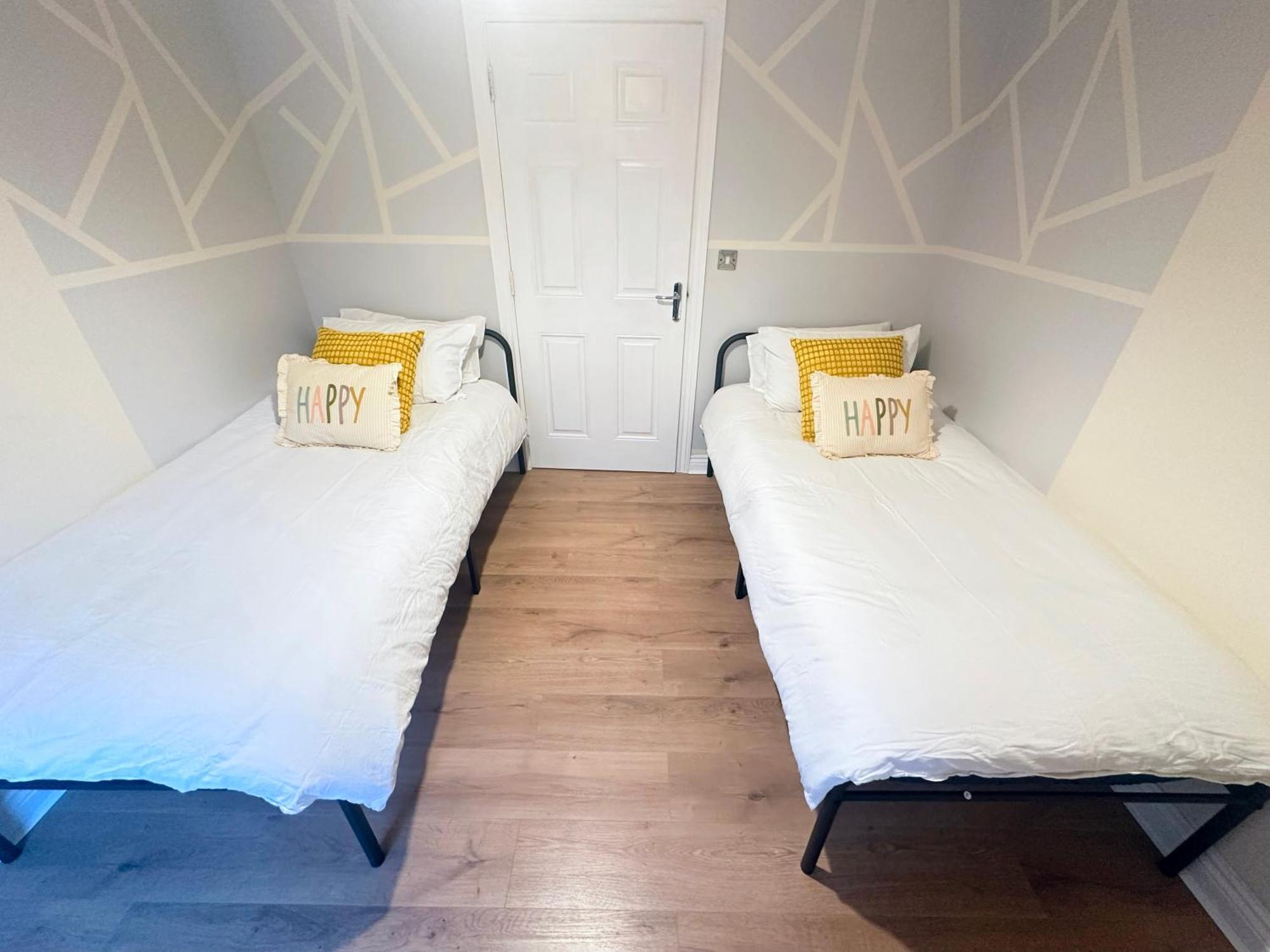 Olive Immaculate Wembley Apartment, 15mins To London, By Edens * Londra