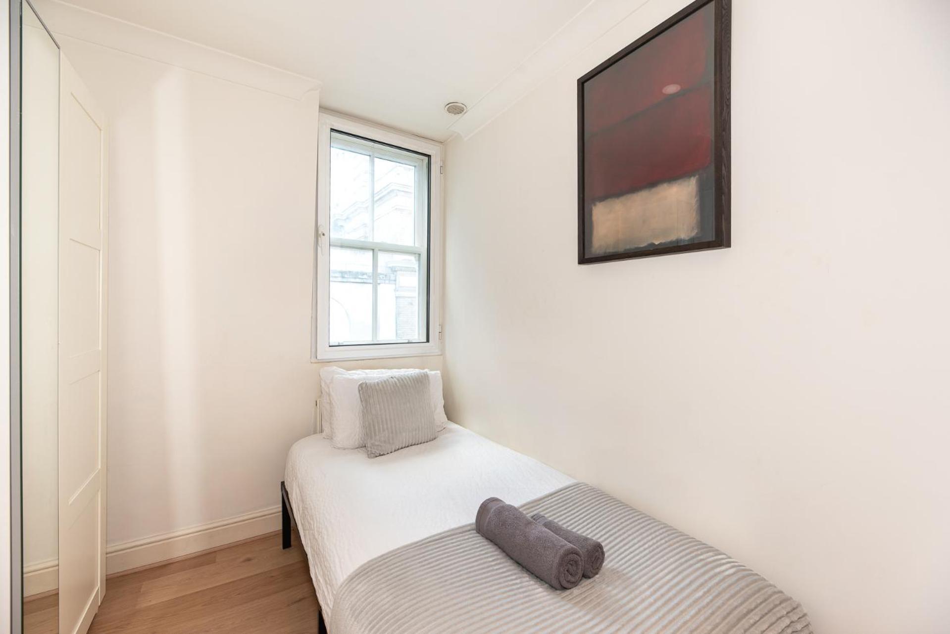 2-bedroom Flat In Embankment A Short Walk Away To Trafalgar Square Near Big Ben, Eye Londra