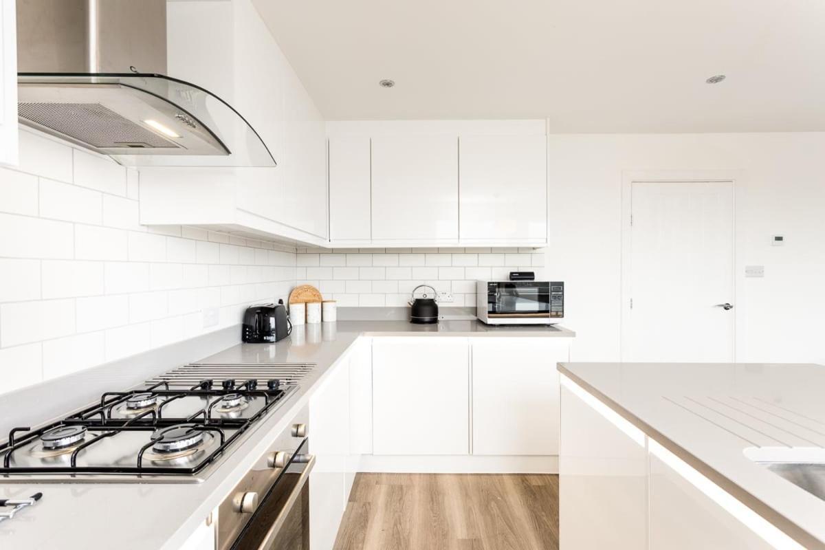 Bright Bridge Apartment London