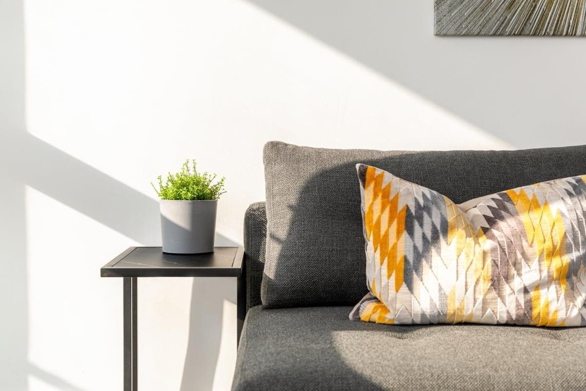Bright Bridge Apartment London