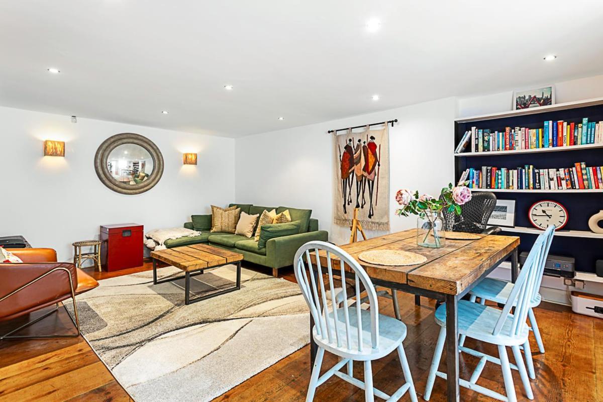 Style Three Bedroom House Appartement
