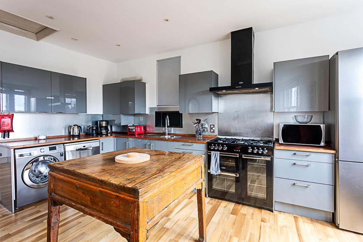 Contemporary Open Plan Penthouse Apartment