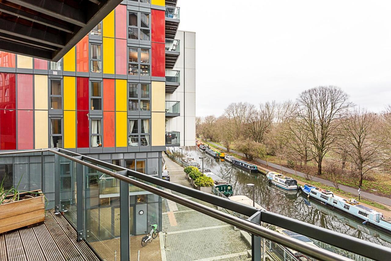Vibrant And Modern With Canal Views Londen