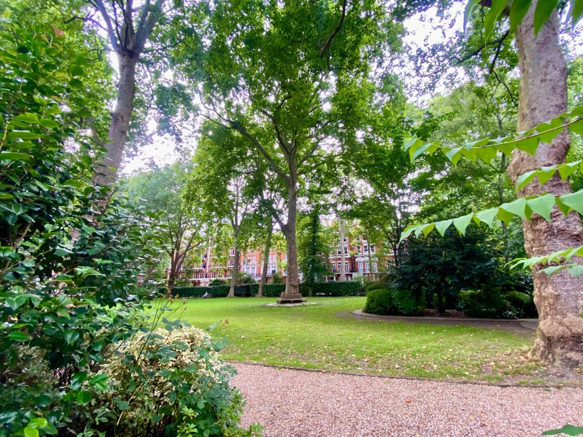 Spacious In Earls Court Apartment London