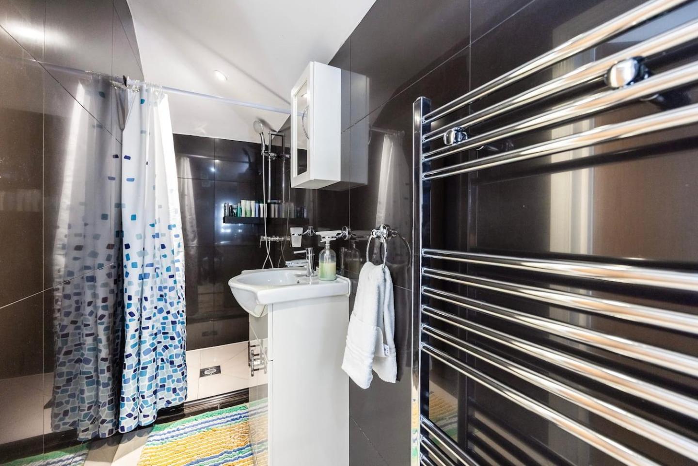 Apartment 3 Bed 3 Bathroom Flat In Kensington B *