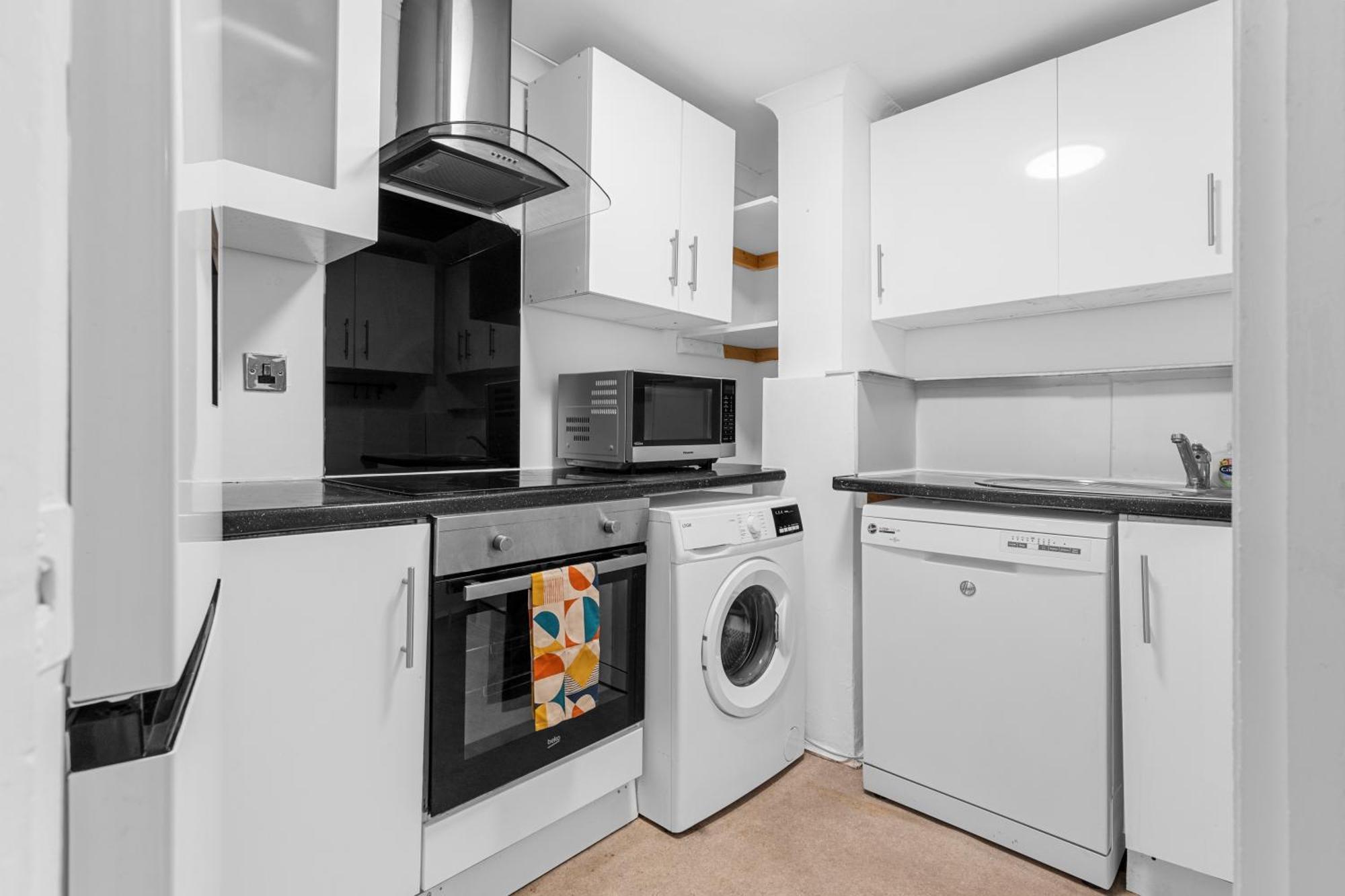 Stylish 3-bed Smart Tv & Views 5min To Tube Lejlighed