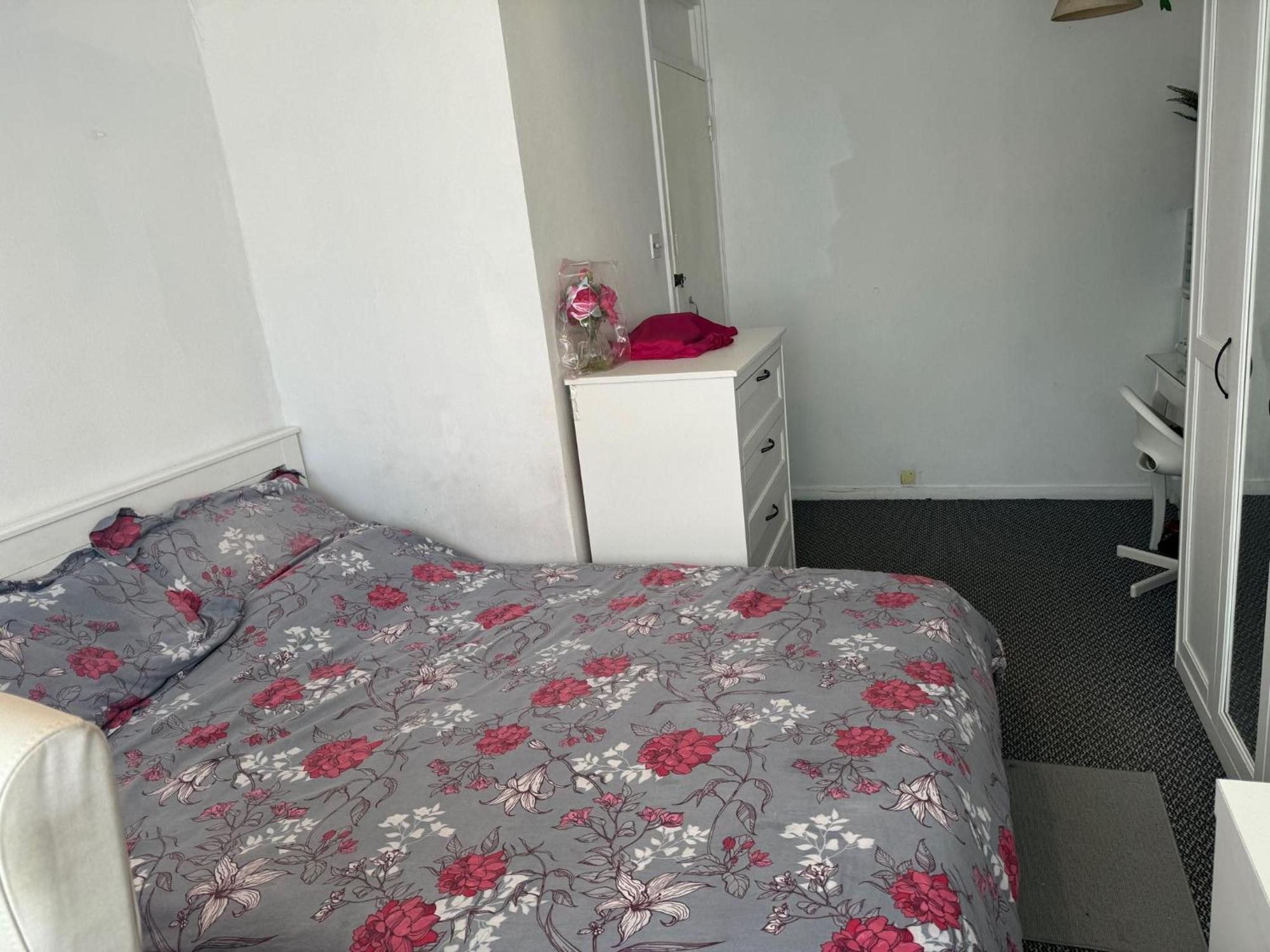 High Quality Lovely Full Flat Near The Station In Londra