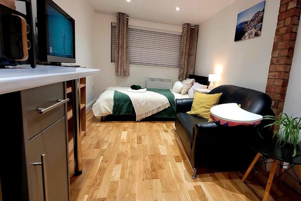 Lägenhet Your Escape - Cosy W Fast Wi-fi & Free Onstreet Parking