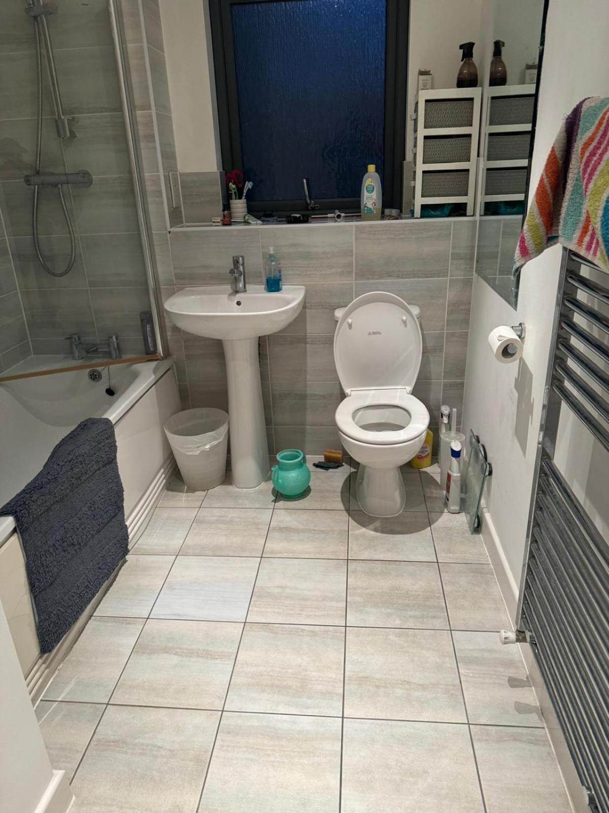 High Quality Lovely Full Flat Near The Station In * Londra