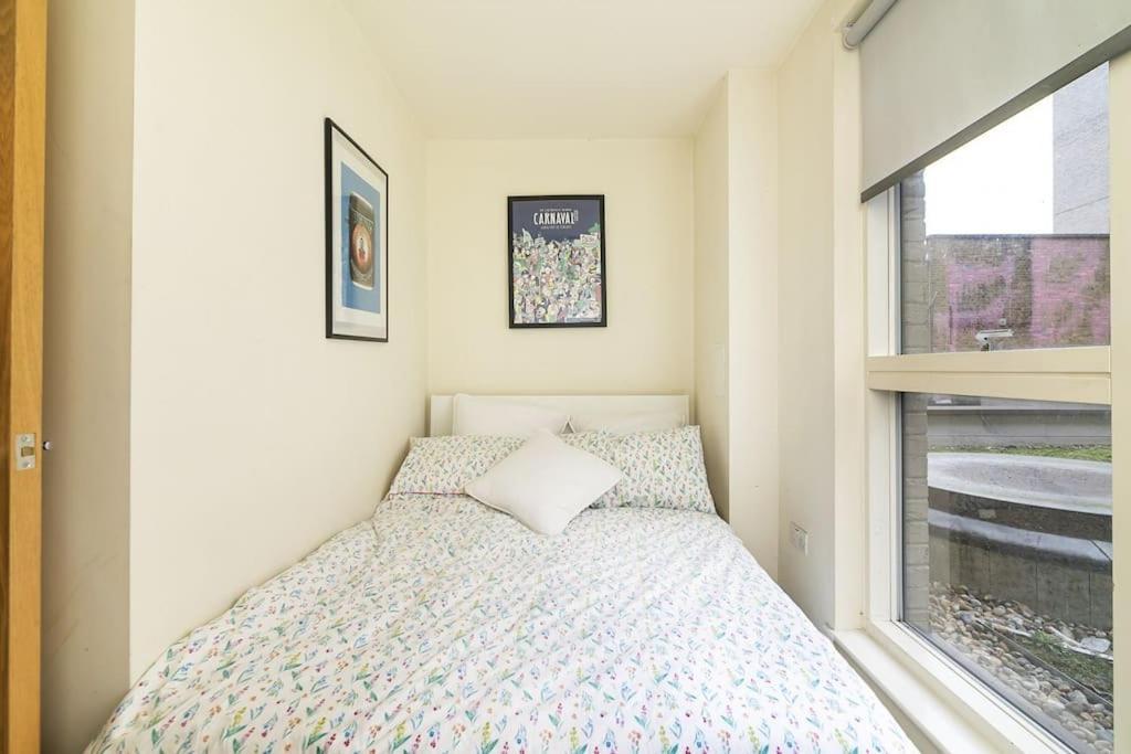 Urban Chic: Modern Flat East Next To Canal Lägenhet
