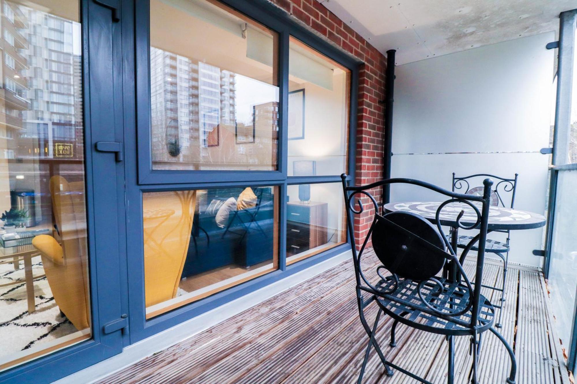Stunning Bridge Flat With Balcony - Close To Borough Market London