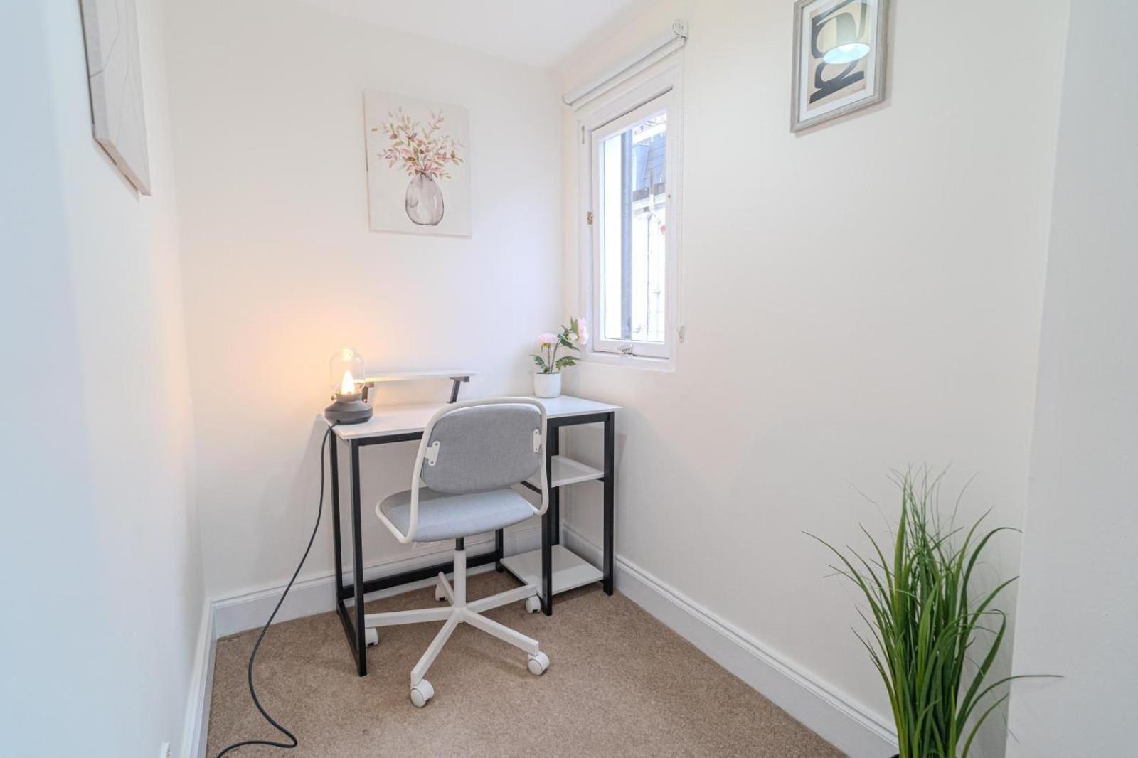 1-bed Flat In Kensington W8 Leilighet London
