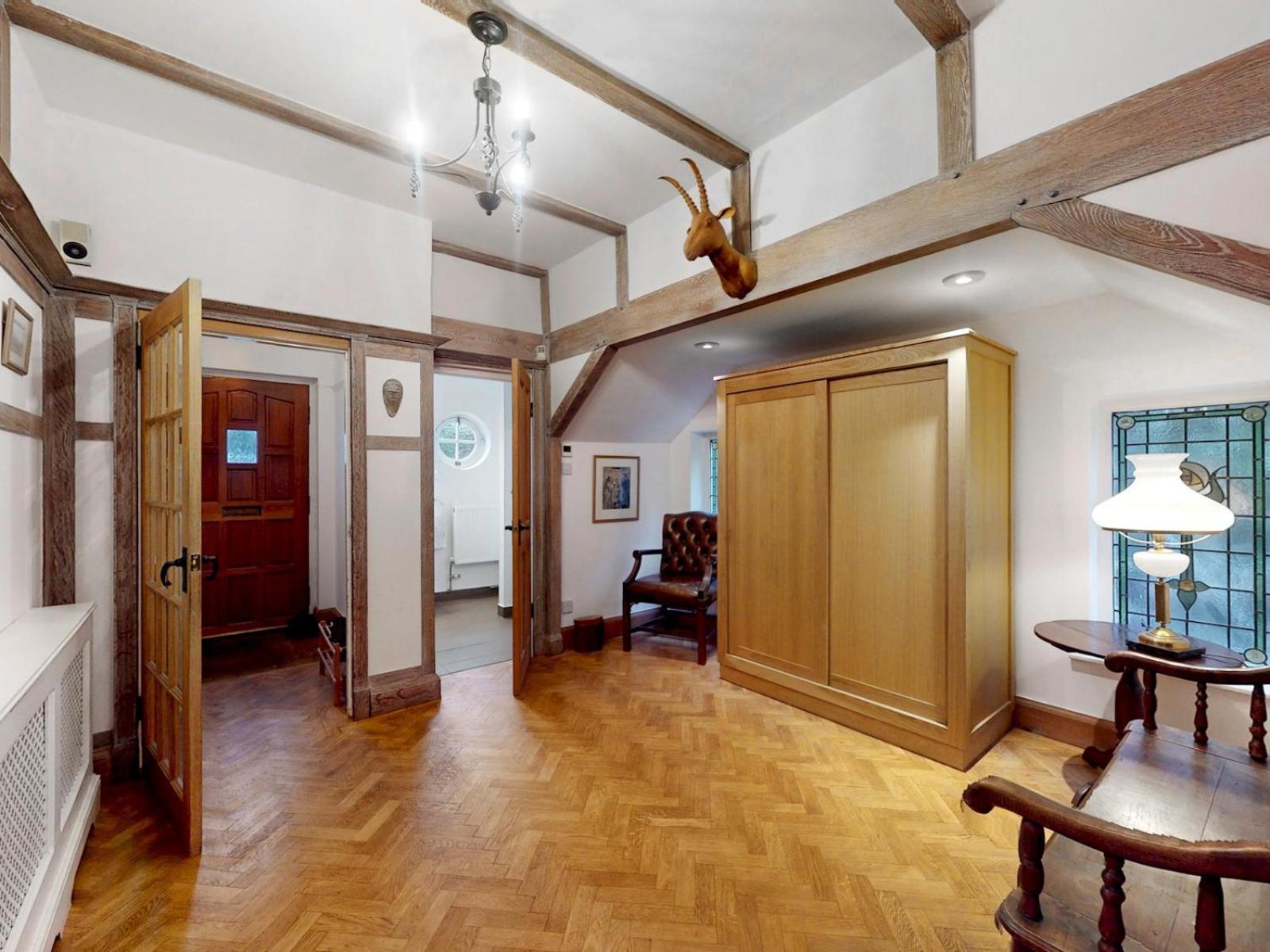 Pass The Keys Charming House In Golders Holiday home