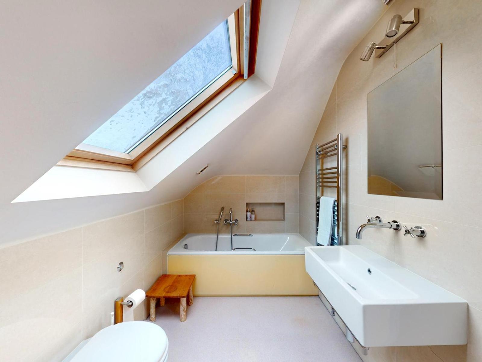 Holiday home Pass The Keys Charming House In Golders