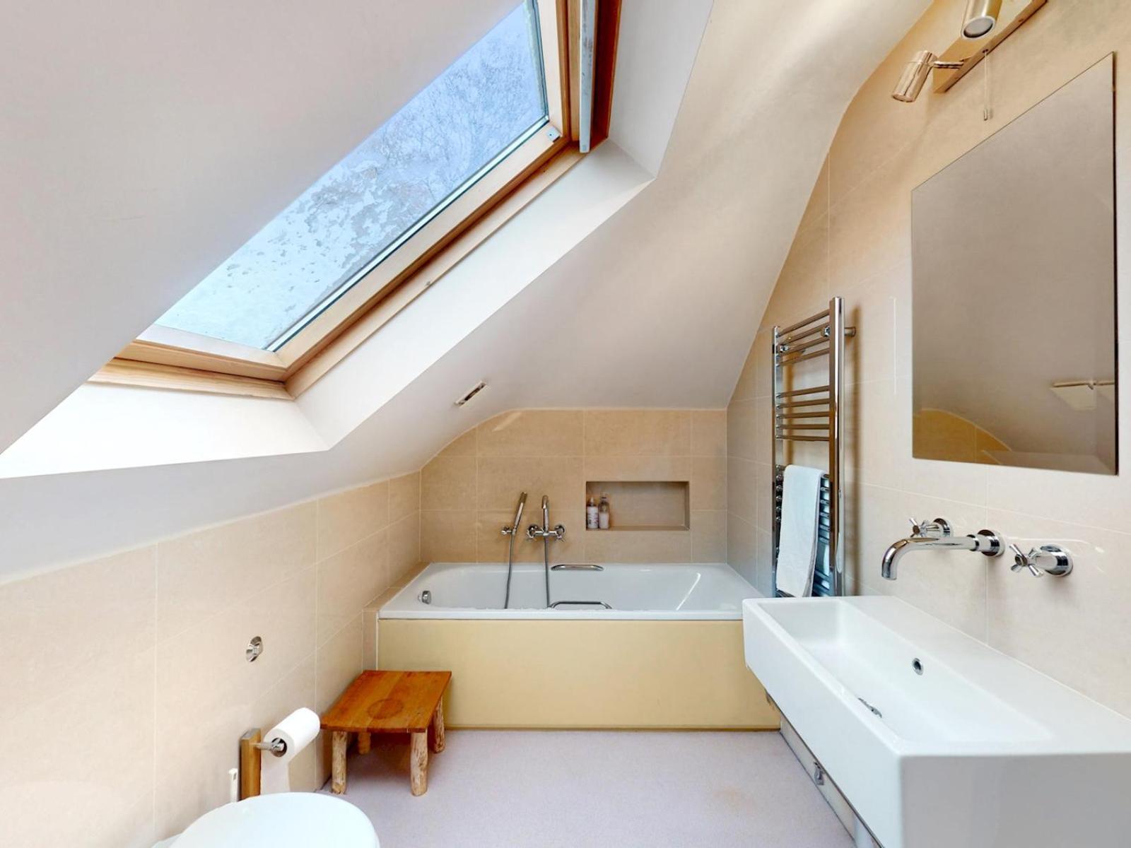 Pass The Keys Charming House In Golders Holiday home