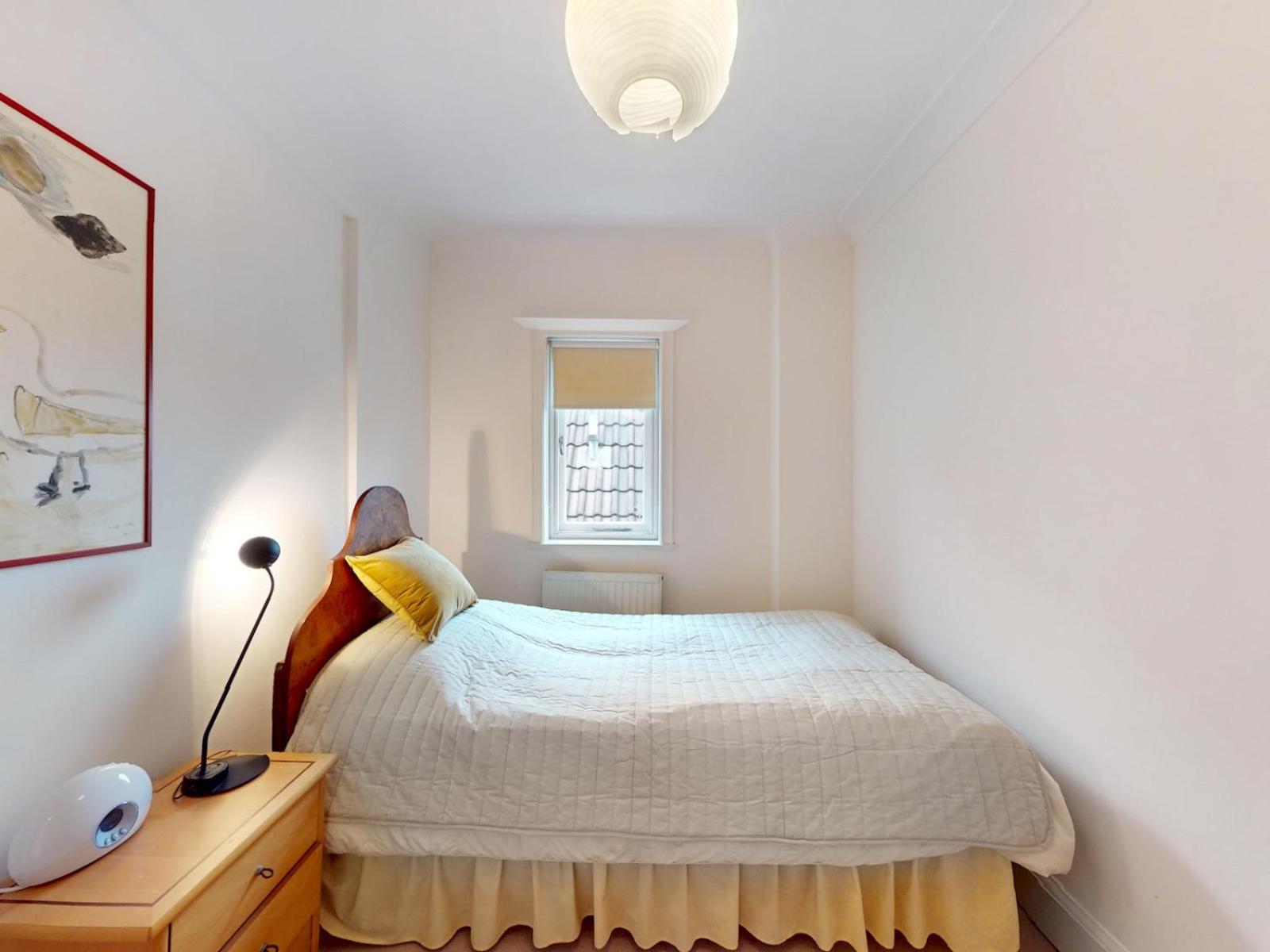 Holiday home Pass The Keys Charming House In Golders London