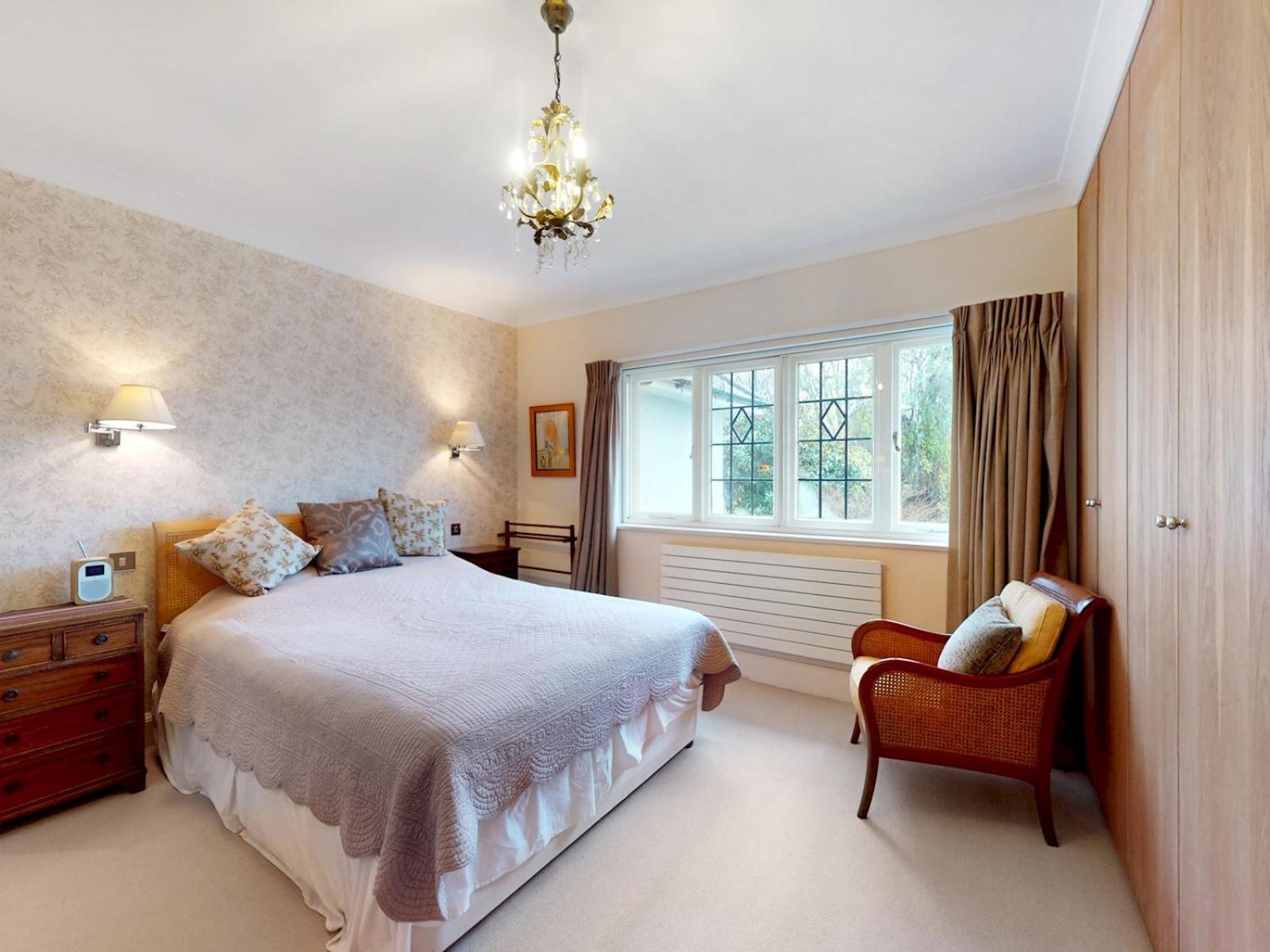 Holiday home Pass The Keys Charming House In Golders London