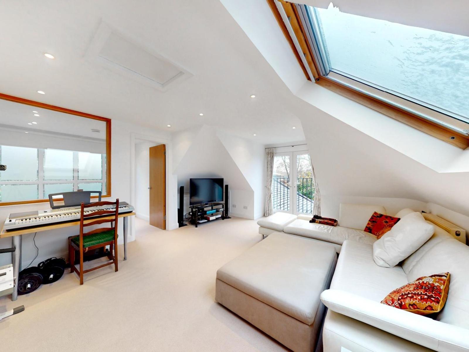 Holiday home Pass The Keys Charming House In Golders