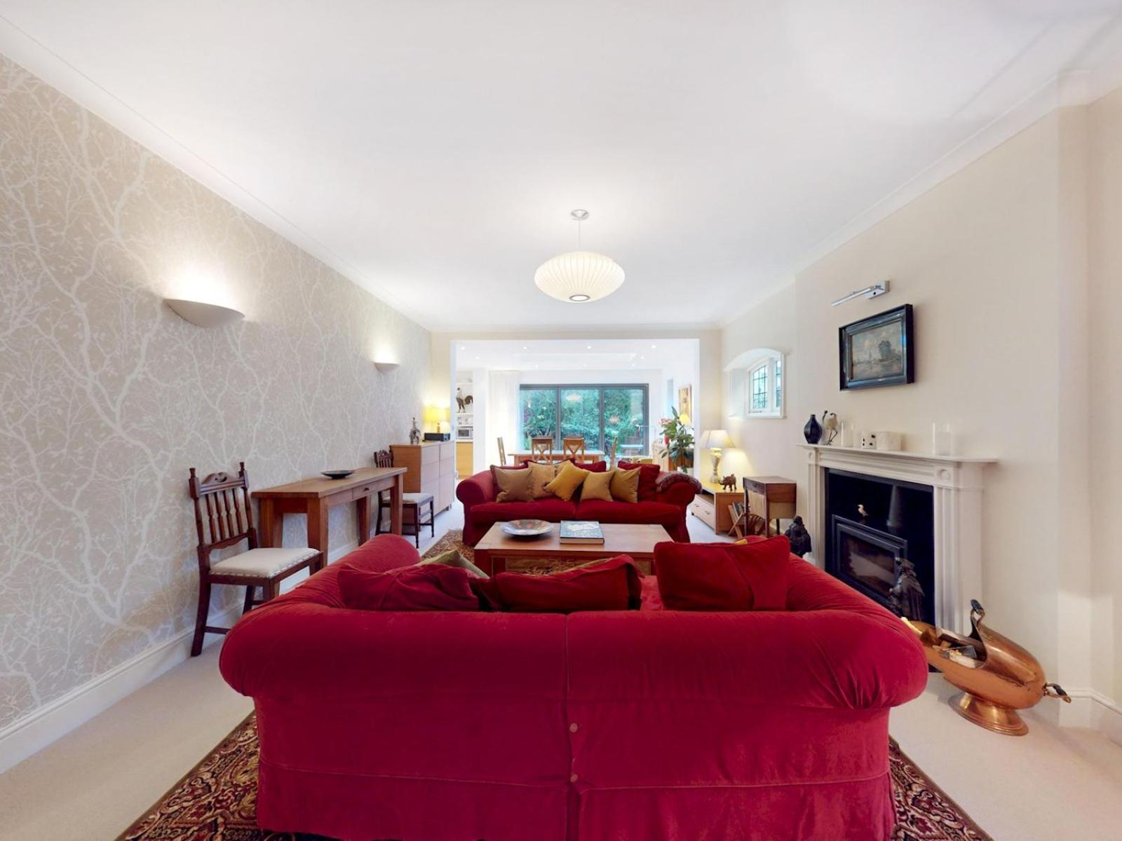 Holiday home Pass The Keys Charming House In Golders