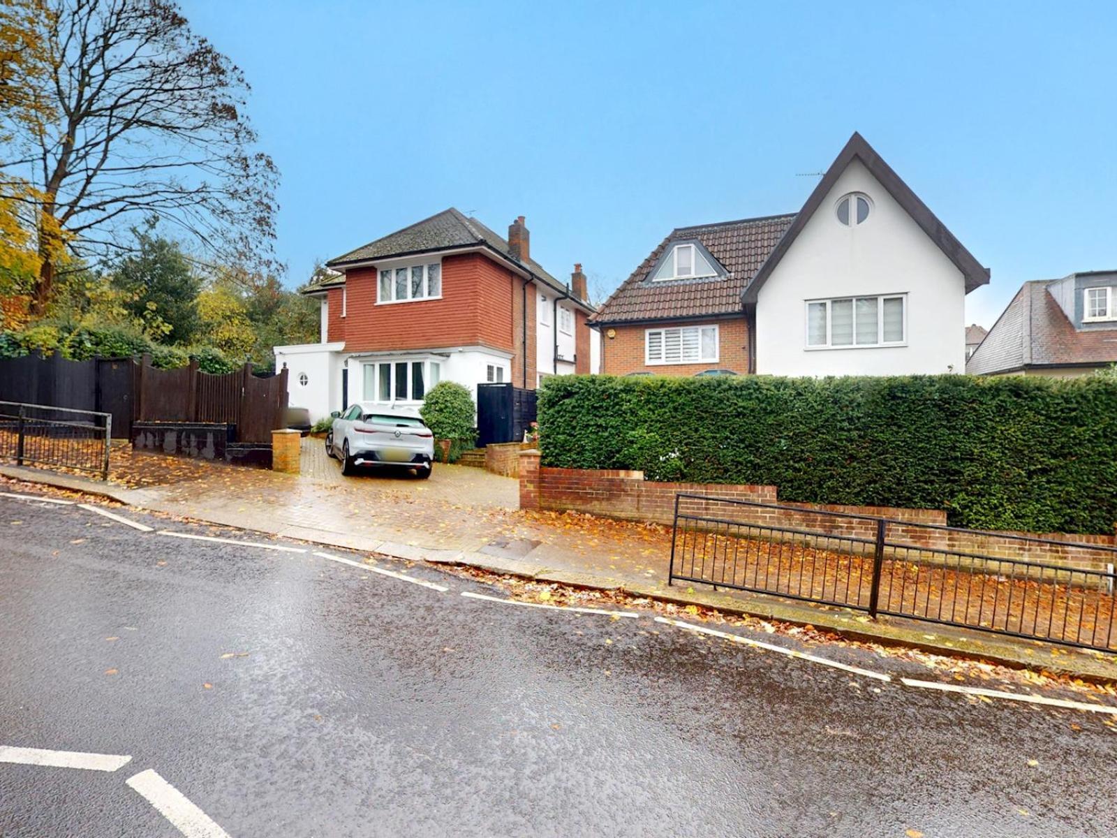 Pass The Keys Charming House In Golders Holiday home London
