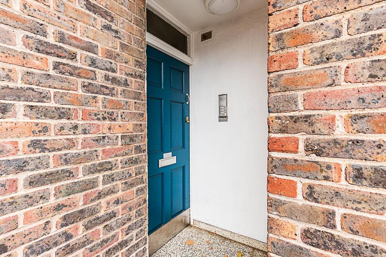 Bright Stepney Nest Apartment