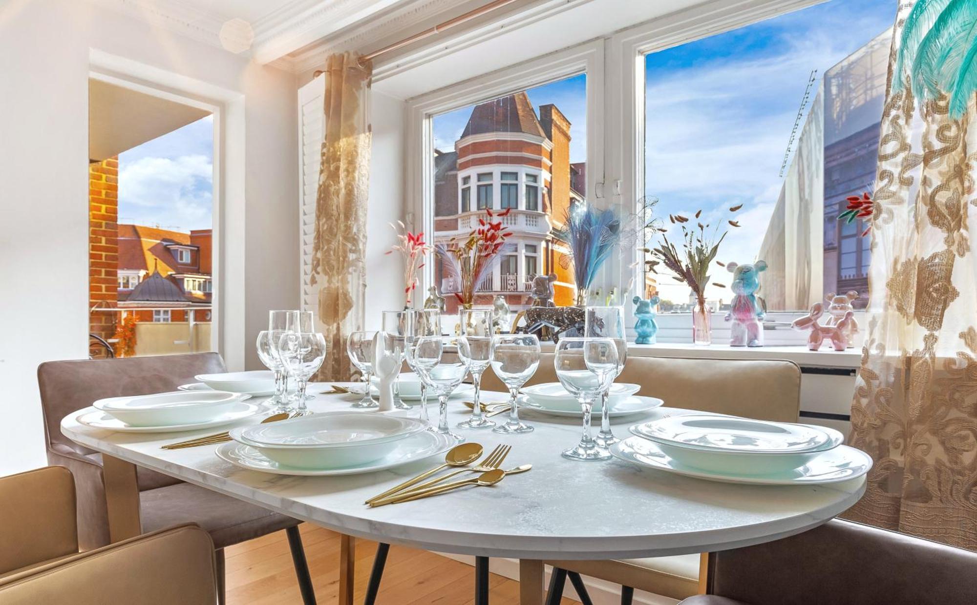 Iconic With Terrace Over Harrods Leilighet London