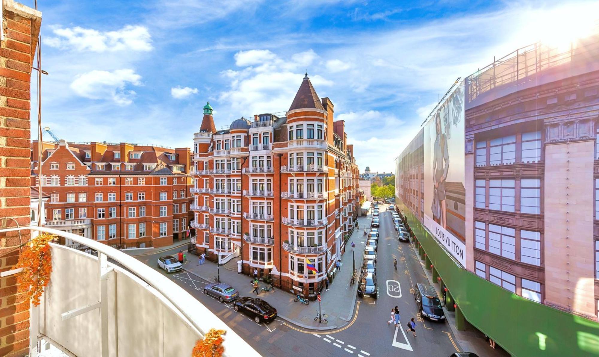 Iconic With Terrace Over Harrods Leilighet London
