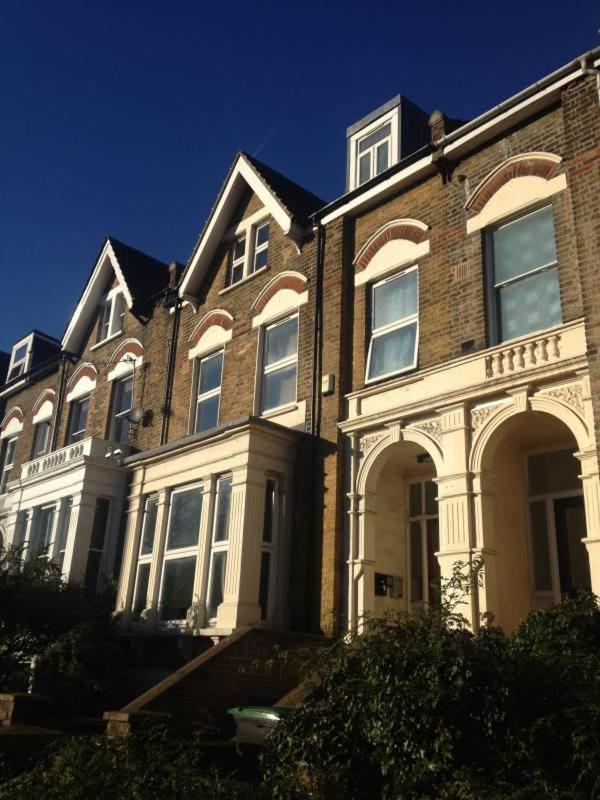 3 Bed Flat Apartment *