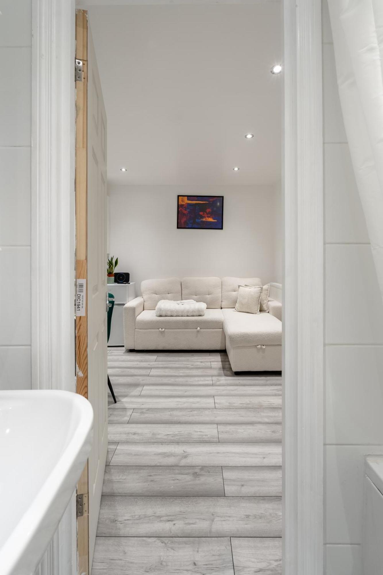 Lägenhet Beautiful Flat Near - Entire Flat - Equipped Kitchen - Private Bathroom *