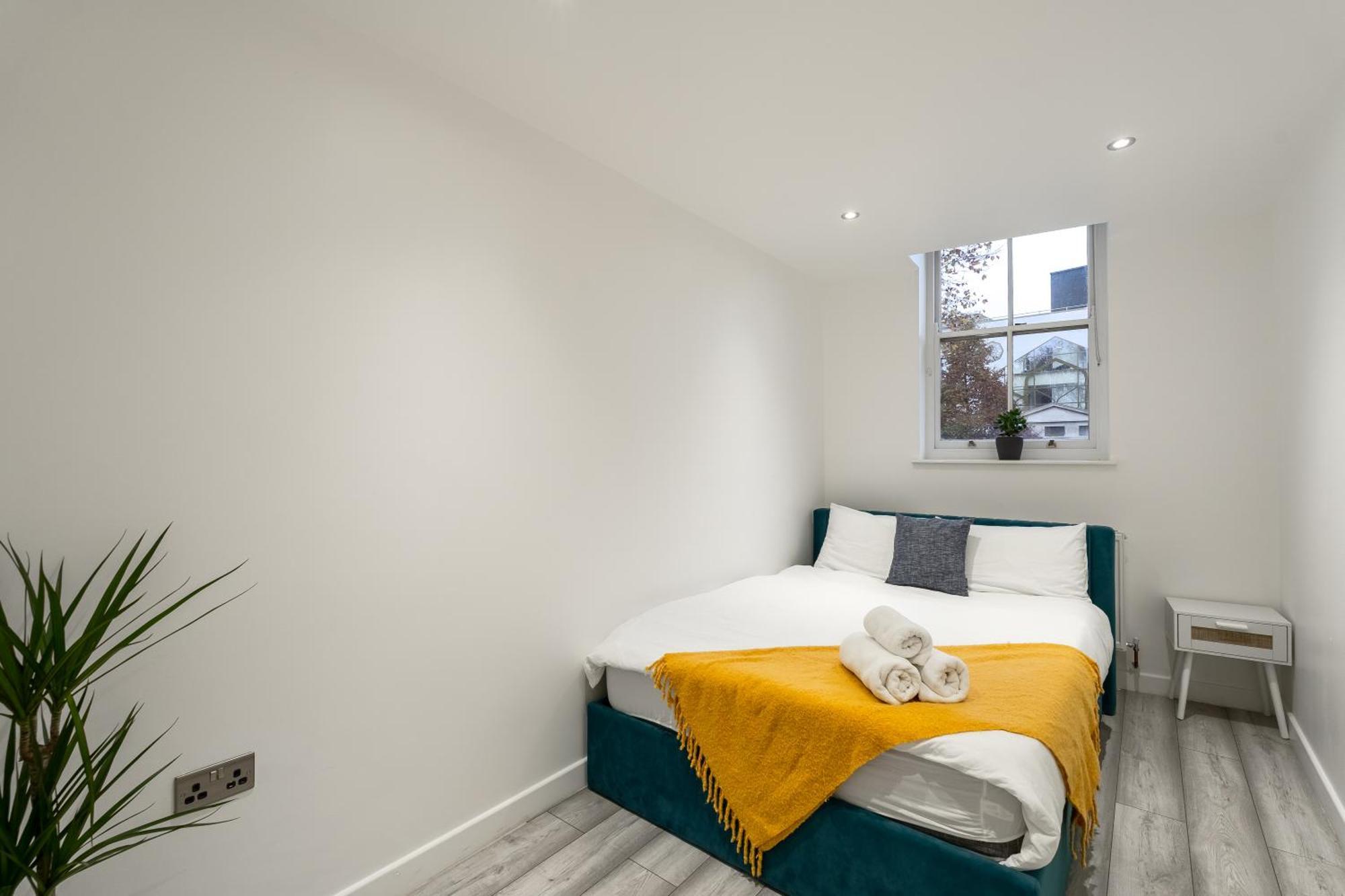 Beautiful Flat Near - Entire Flat - Equipped Kitchen - Private Bathroom Lägenhet