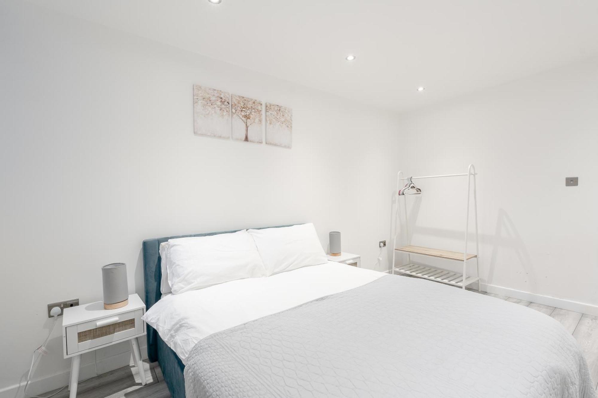 Beautiful Flat Near - Entire Flat - Equipped Kitchen - Private Bathroom Lägenhet *