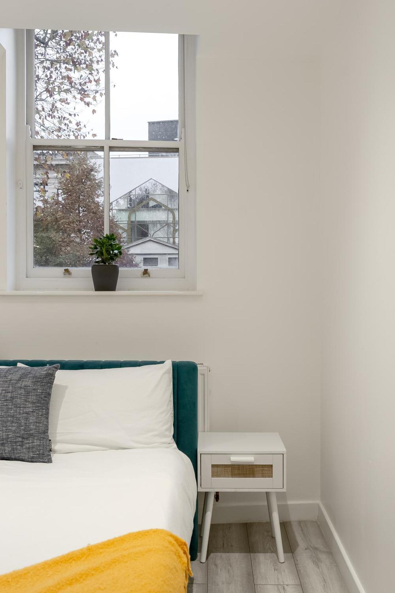 Beautiful Flat Near - Entire Flat - Equipped Kitchen - Private Bathroom Lägenhet