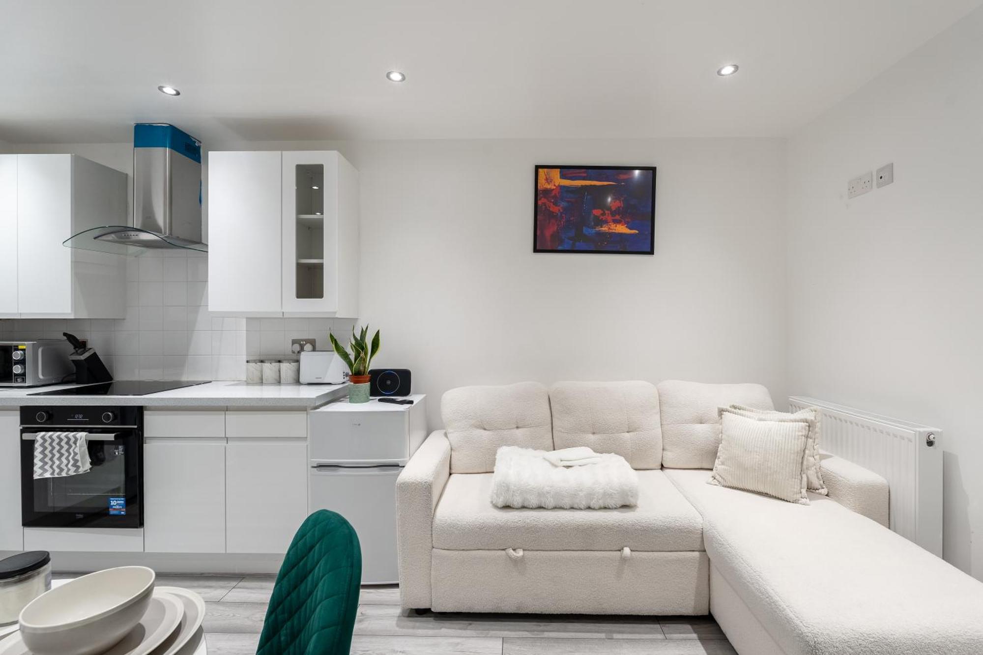 Beautiful Flat Near - Entire Flat - Equipped Kitchen - Private Bathroom Lägenhet London