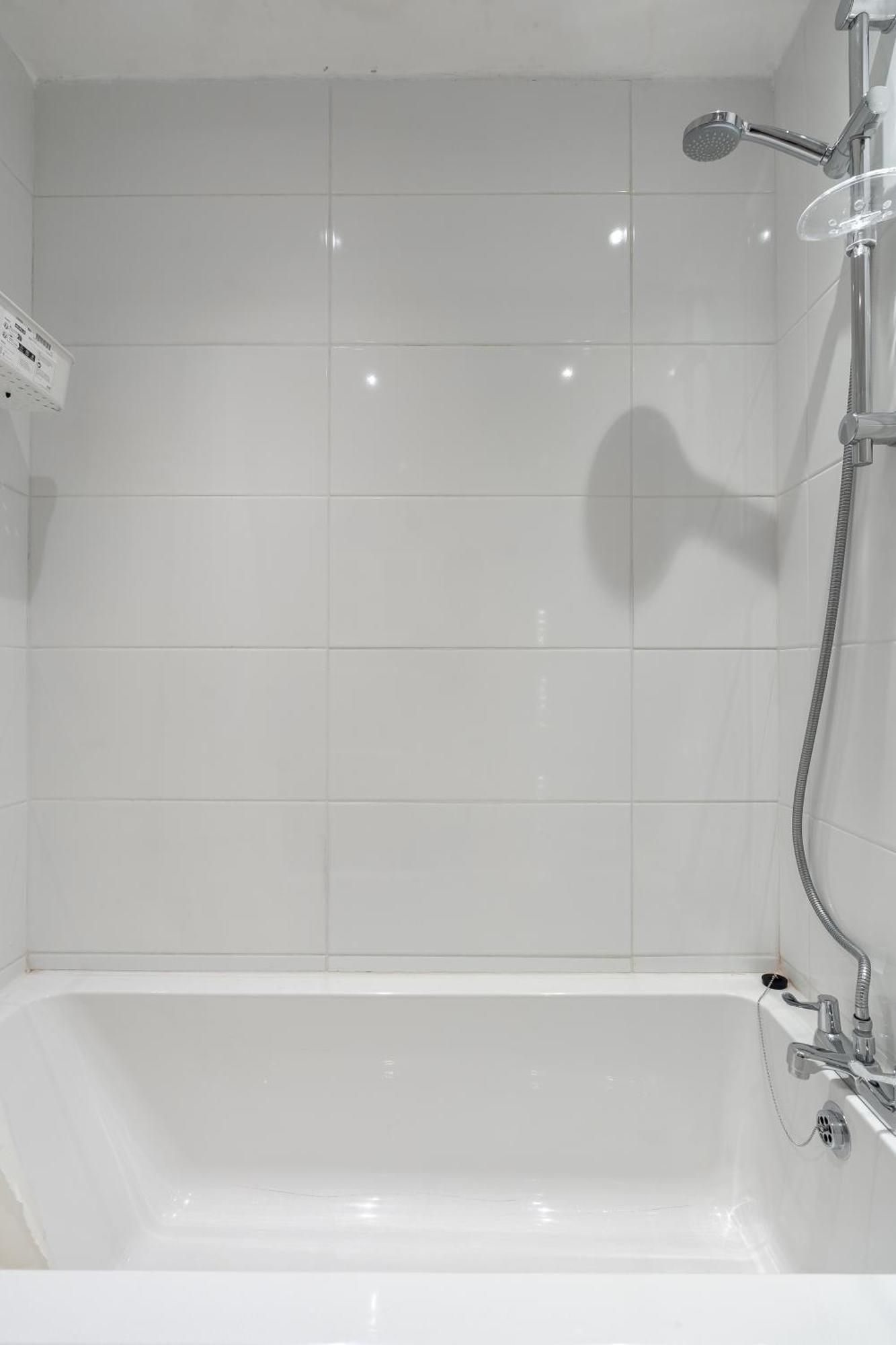Beautiful Flat Near - Entire Flat - Equipped Kitchen - Private Bathroom Lägenhet