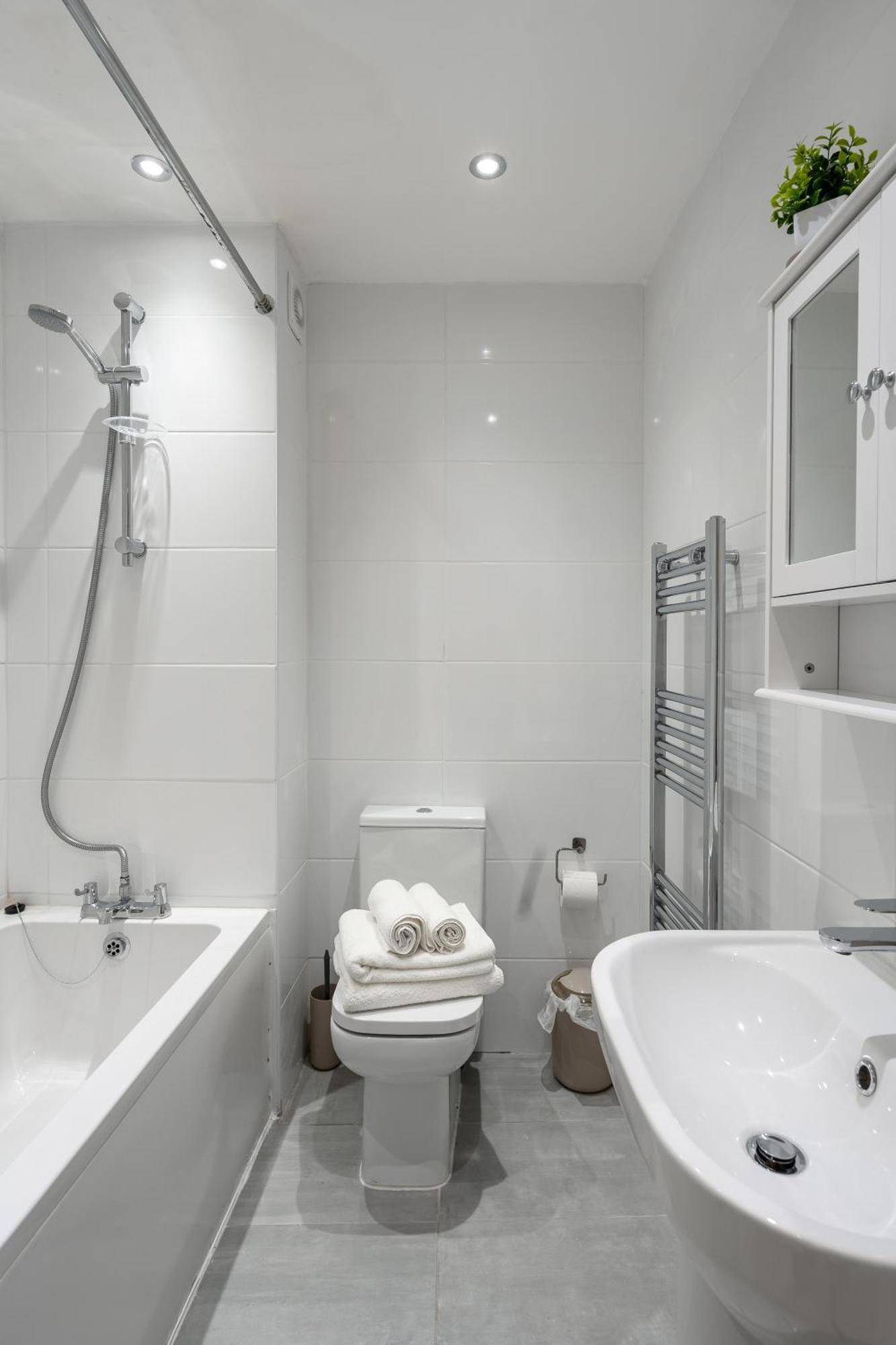 Beautiful Flat Near - Entire Flat - Equipped Kitchen - Private Bathroom Lägenhet *