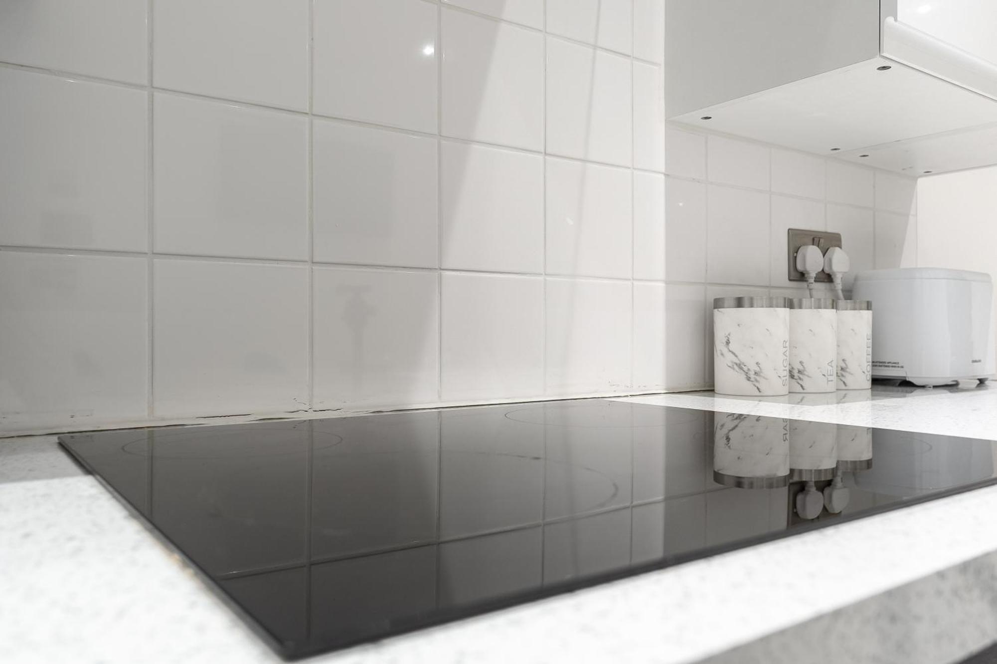 Beautiful Flat Near - Entire Flat - Equipped Kitchen - Private Bathroom Lägenhet *
