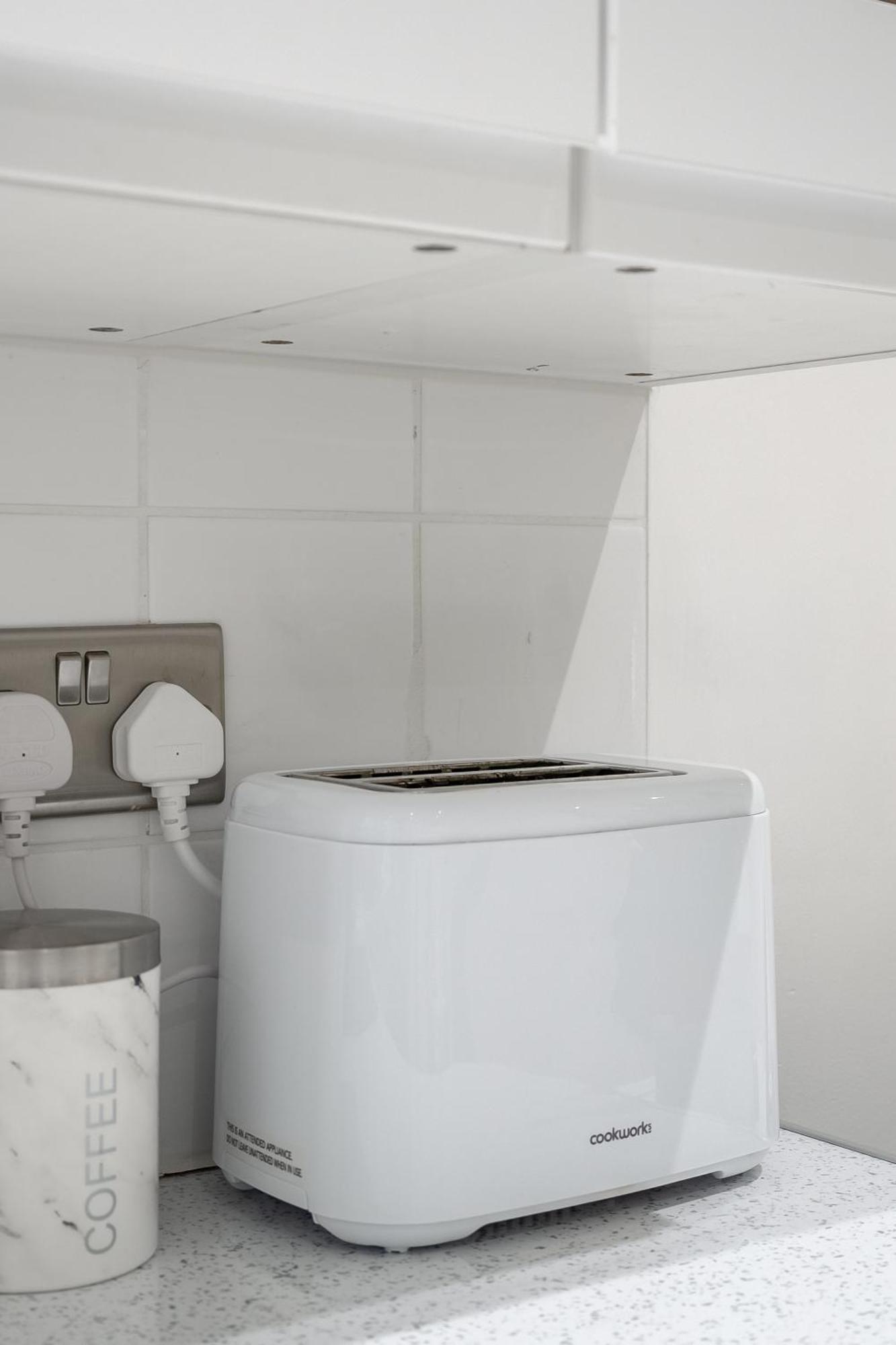 Beautiful Flat Near - Entire Flat - Equipped Kitchen - Private Bathroom Lägenhet London