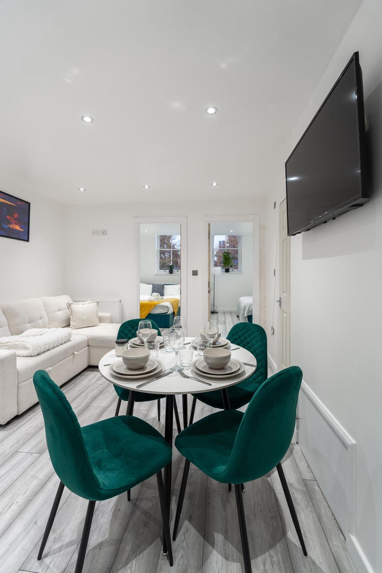 Beautiful Flat Near - Entire Flat - Equipped Kitchen - Private Bathroom Lägenhet
